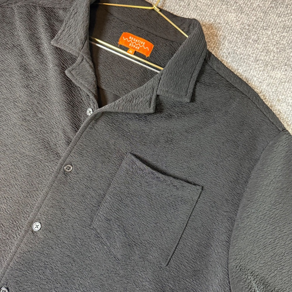 Negative Space Mens XL Black Textured Short Sleeve Button Down Camp Collar Shirt